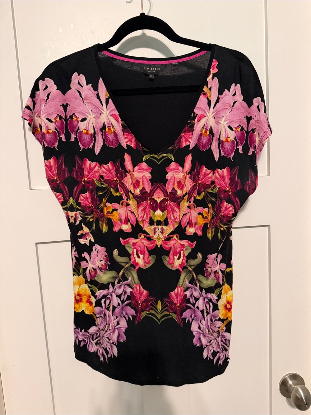 Ted Baker London Lost Gardens Black V-Neck Floral Print Women's Top Pink Floral
